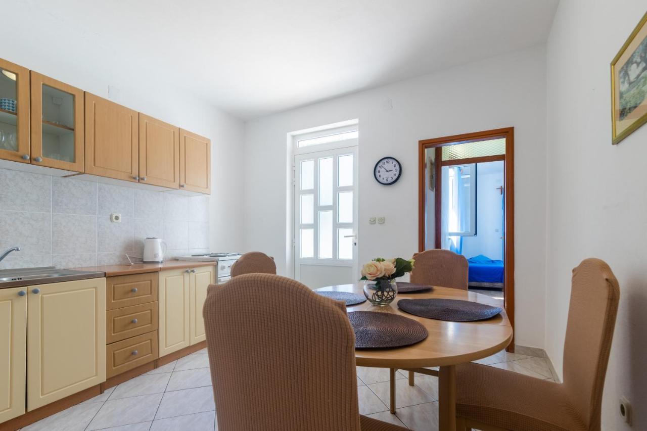Apartment With A Parking Space Ivan Dolac, Hvar - 15784 *